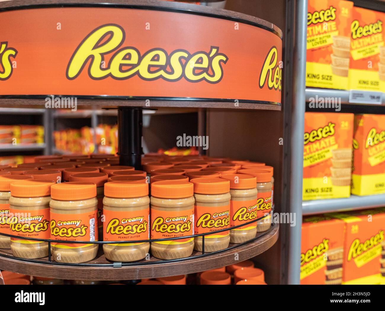 Hershey Pennsylvania, le 15 octobre 2021 : le beurre d’arachide de Reese exposé au magasin de détail Chocolate World de Hershey Banque D'Images