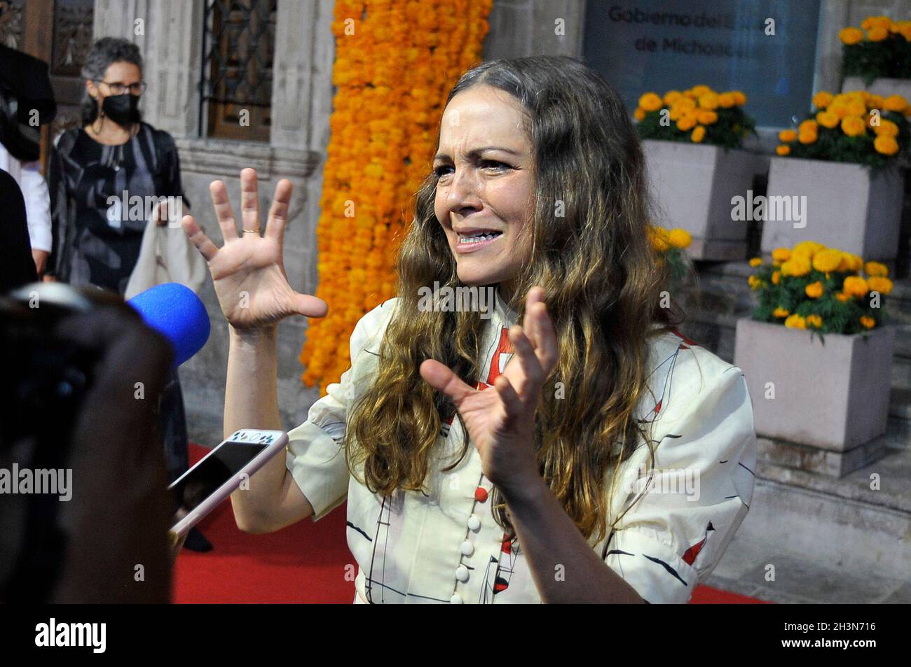 La chanteuse Natalia Lafourcade arrive au tapis rouge de la cérémonie d'ouverture du 19e Festival du film de Morelia à Matamoros Teather.Le 27 octobre 2021 à Morelia, Mexique.(Photo de Martin Gonzalez/Eyepix Group) Banque D'Images