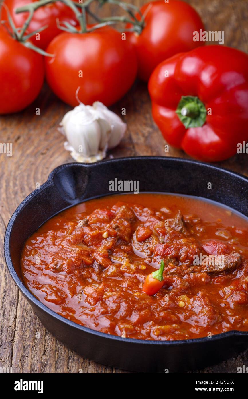 Goulash hongrois dans une casserole Banque D'Images