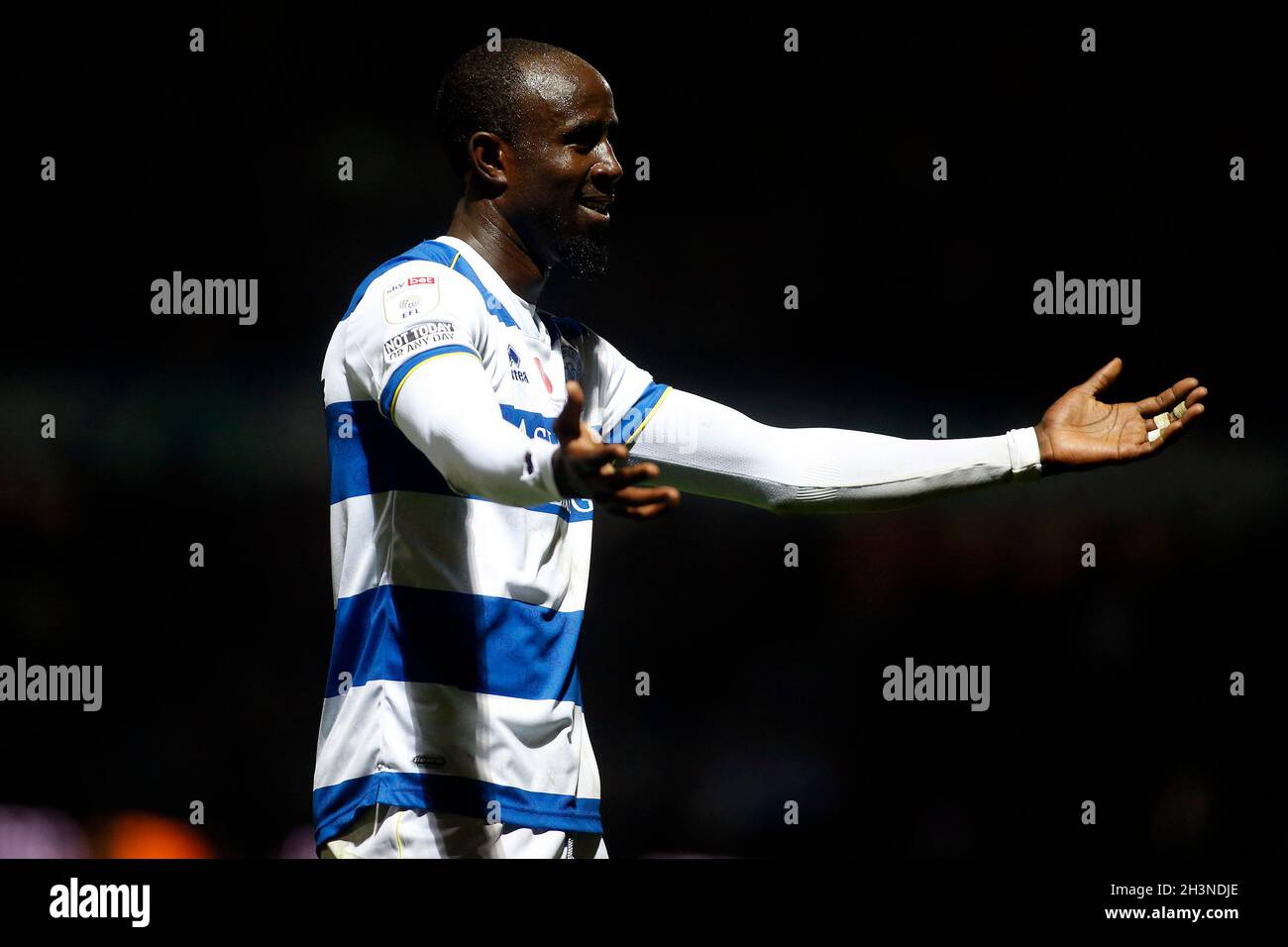 Albert Adomah, de Queens Park Rangers, célèbre après avoir fourni l'aide pour le premier but de son équipe marqué par Lyndon dykes (non représenté).EFL Skybet Championship Match, Queens Park Rangers et Nottingham Forest au Kiyan Prince Foundation Stadium, Loftus Road à Londres, le vendredi 29 octobre 2021. Cette image ne peut être utilisée qu'à des fins éditoriales.Utilisation éditoriale uniquement, licence requise pour une utilisation commerciale.Pas d'utilisation dans les Paris, les jeux ou les publications d'un seul club/ligue/joueur. photo de Steffan Bowen/Andrew Orchard sports photographie/Alamy Live news Banque D'Images