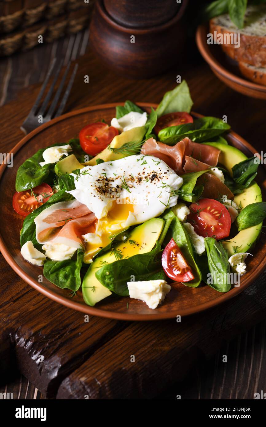 Salade de roquette avec tournesol et saupoudré de parmesan râpé Banque D'Images