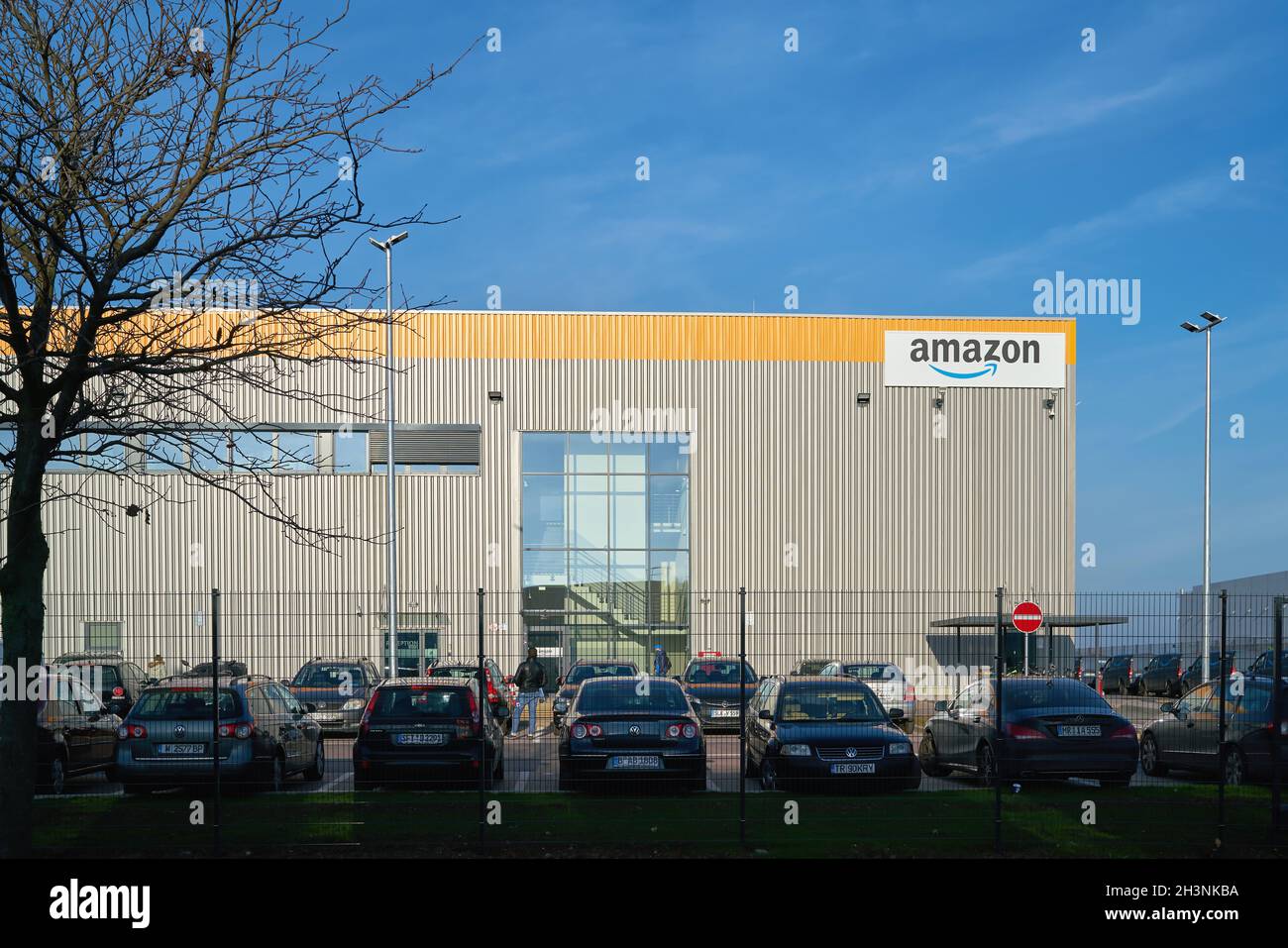 Entrepôt de distribution de la société de vente par correspondance en ligne Amazon dans un parc industriel de Magdeburg Banque D'Images