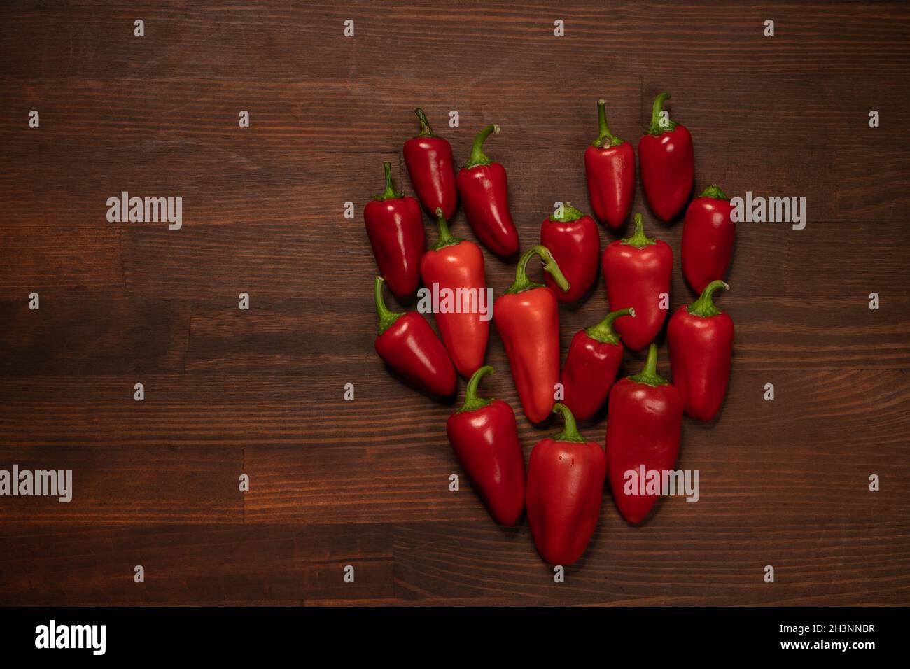 Coeur frais de piments ou de poivrons et de poivrons ou de poivrons.Douce cloche, paprika, cayenne, piment, cire de poivron hongrois,est Banque D'Images