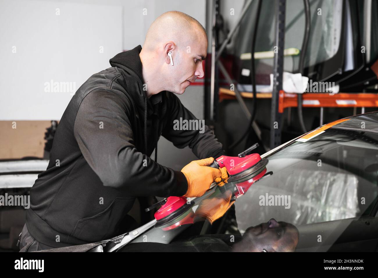 Réparation de vitres d'automobiles Banque de photographies et d'images à  haute résolution - Alamy