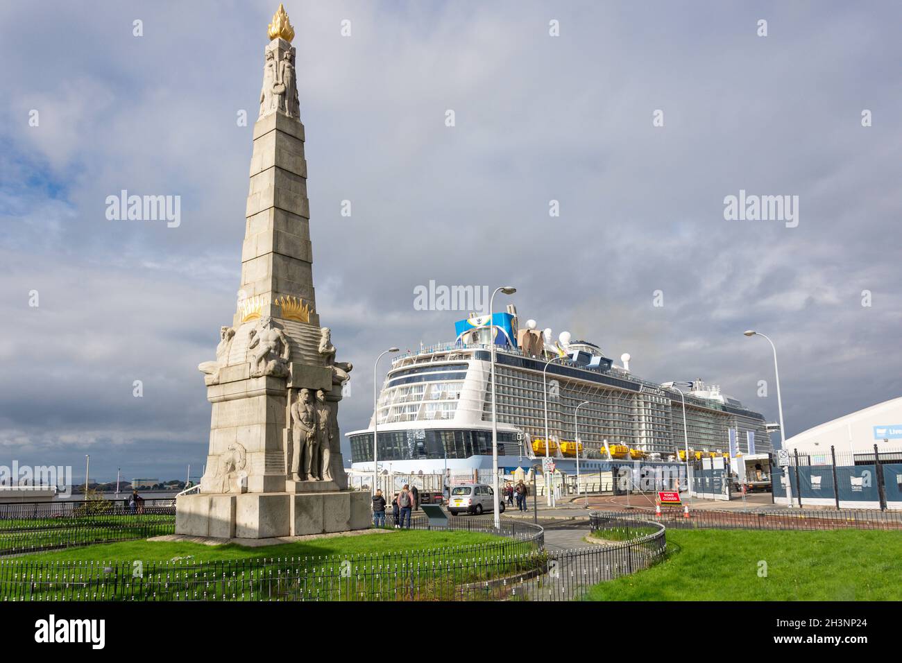 Navire de croisière Royal Caribbean 'Anthem of the Seass' amarré à Pier Head, Liverpool, Merseyside, Angleterre, Royaume-Uni Banque D'Images