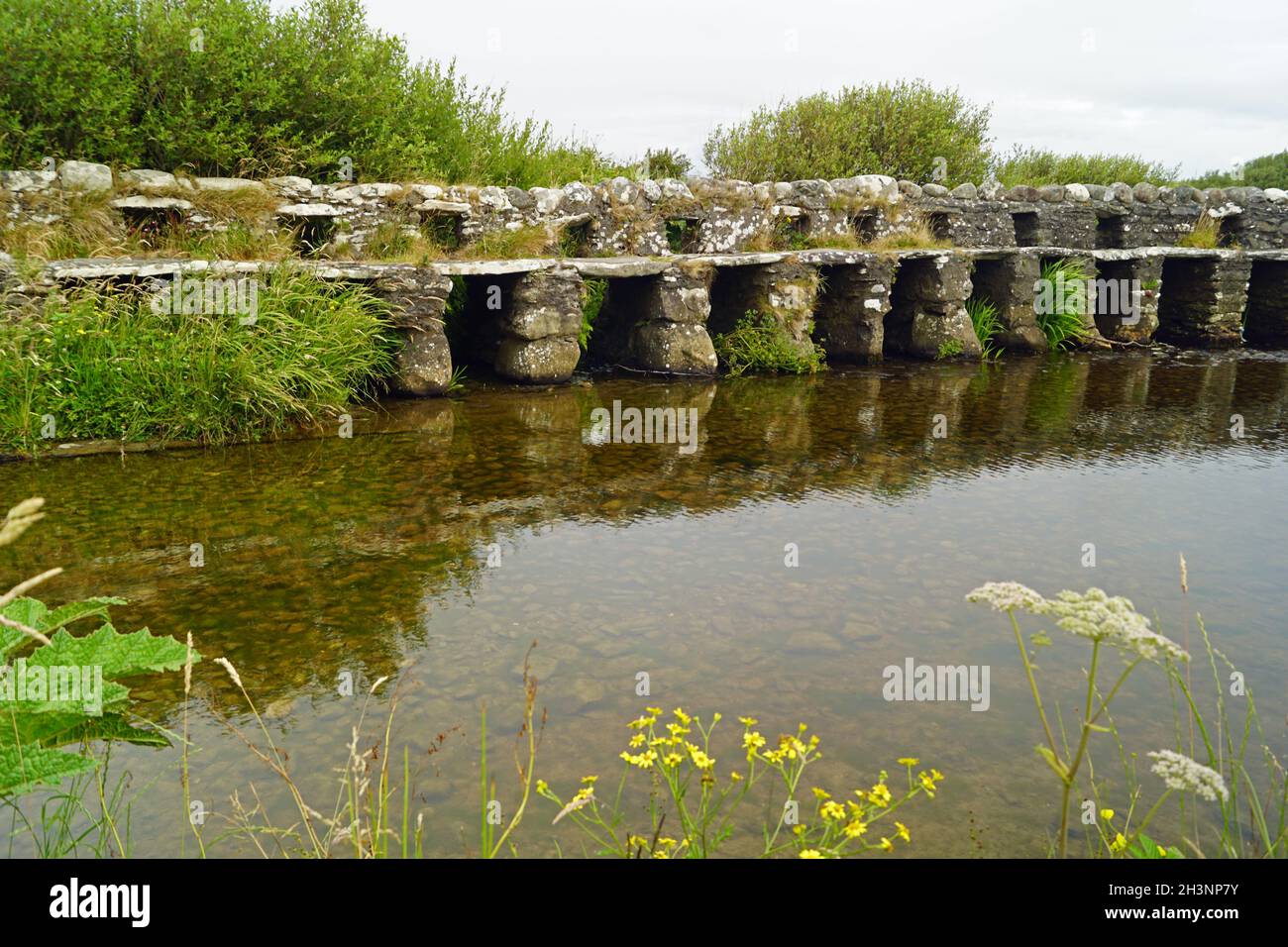 Pont de Clapper au-dessus de la rivière Carrownisky Ireland County Mayo Killeen Bunlahinch Banque D'Images