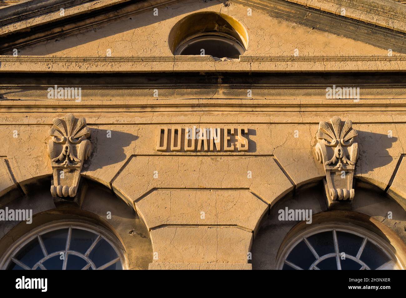 Ancien bâtiment Douanes au vieux Port de Marseille, France Banque D'Images