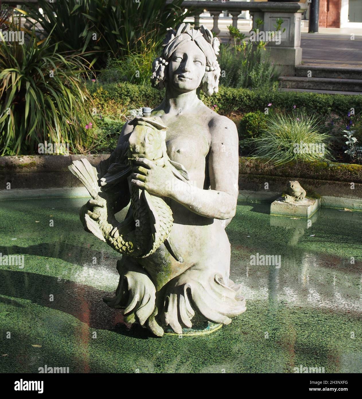 Statue de Sirène dans la fontaine de Lord Street à Southport, initialement placée en face du palais de palladium en 1914 Banque D'Images