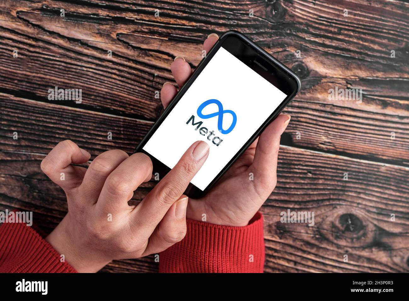 Antalya, TURQUIE - 30 octobre 2021.LE conglomérat TECHNOLOGIQUE AMÉRICAIN Metaverse ou Meta Platforms, Inc logo sur l'écran de l'iPhone 12 Banque D'Images