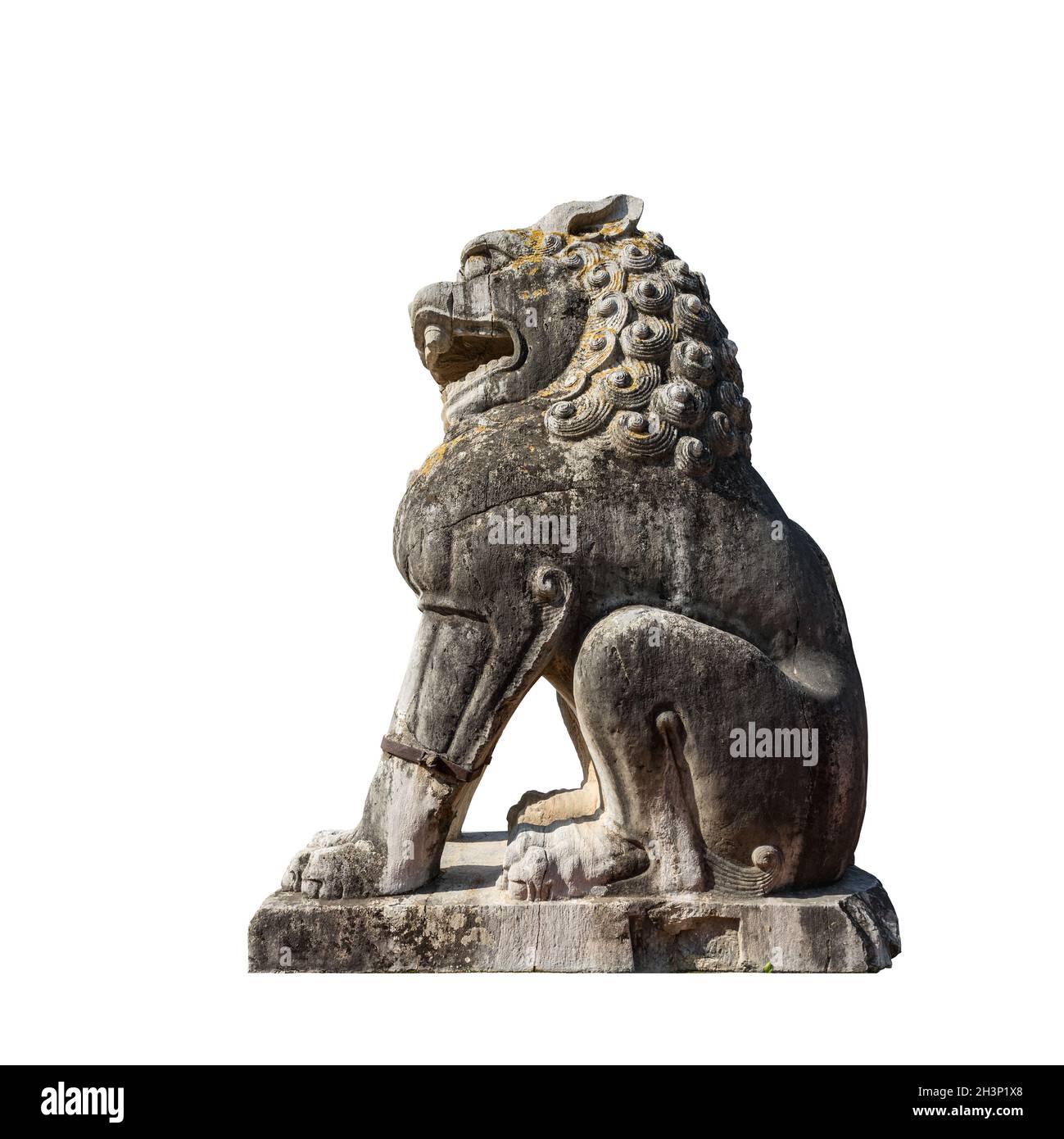 Ancien lion de pierre isolé Banque D'Images