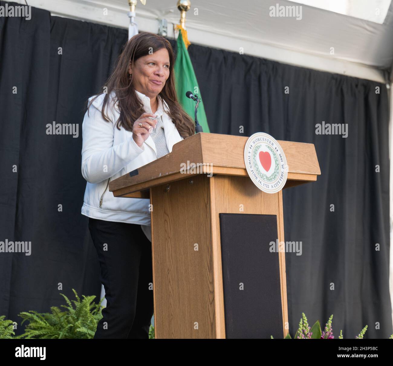 Wocester, Massachusetts, États-Unis.29 octobre 2021.Karen Brown Donovan parle lors de la réception d'ouverture du grand musée Taylor et des appartements du palais de justice de Worcester ma.Brown Donovan nous l'arrière-petite-fille de Marshall Walther 'Major Taylor a (image de crédit: © Brian Branch Price/ZUMA Press Wire) crédit: ZUMA Press, Inc./Alamy Live News Banque D'Images