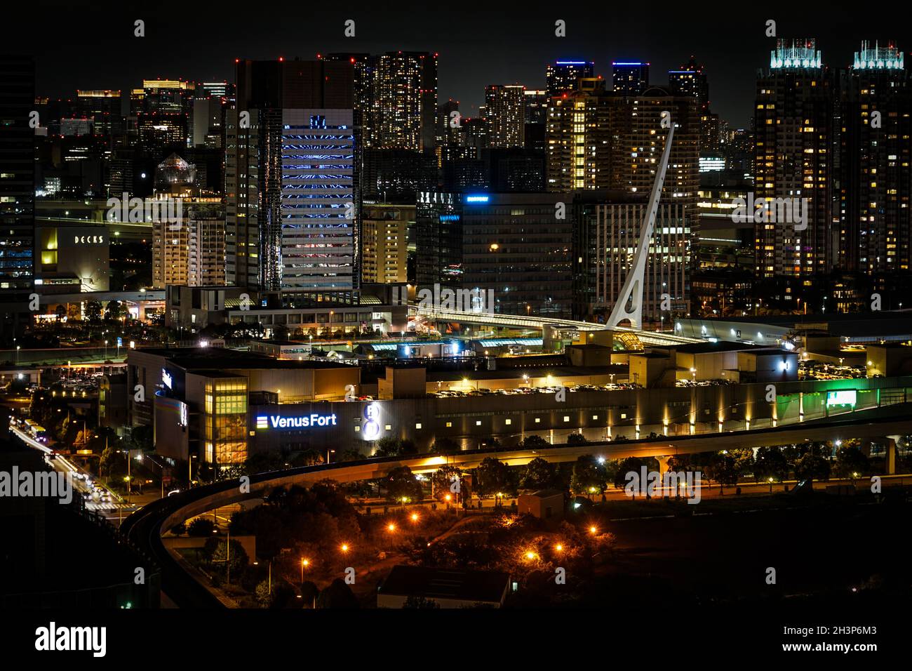 Vue nocturne de Tokyo depuis Odaiba, Tokyo Banque D'Images