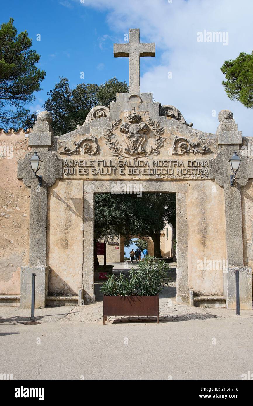 Puig de Randa, Mallorca, Espagne - 14 octobre 2021 entrée du monastère de Santuari de Cura, sur la montagne Puig de Randa à Majorque, Espagne Banque D'Images