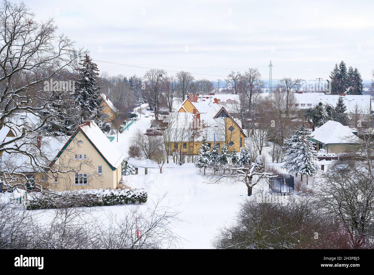 Siedlung Schiffshebewerk, village de peuplement neigé, aux portes de Magdeburg L'Allemagne en hiver Banque D'Images