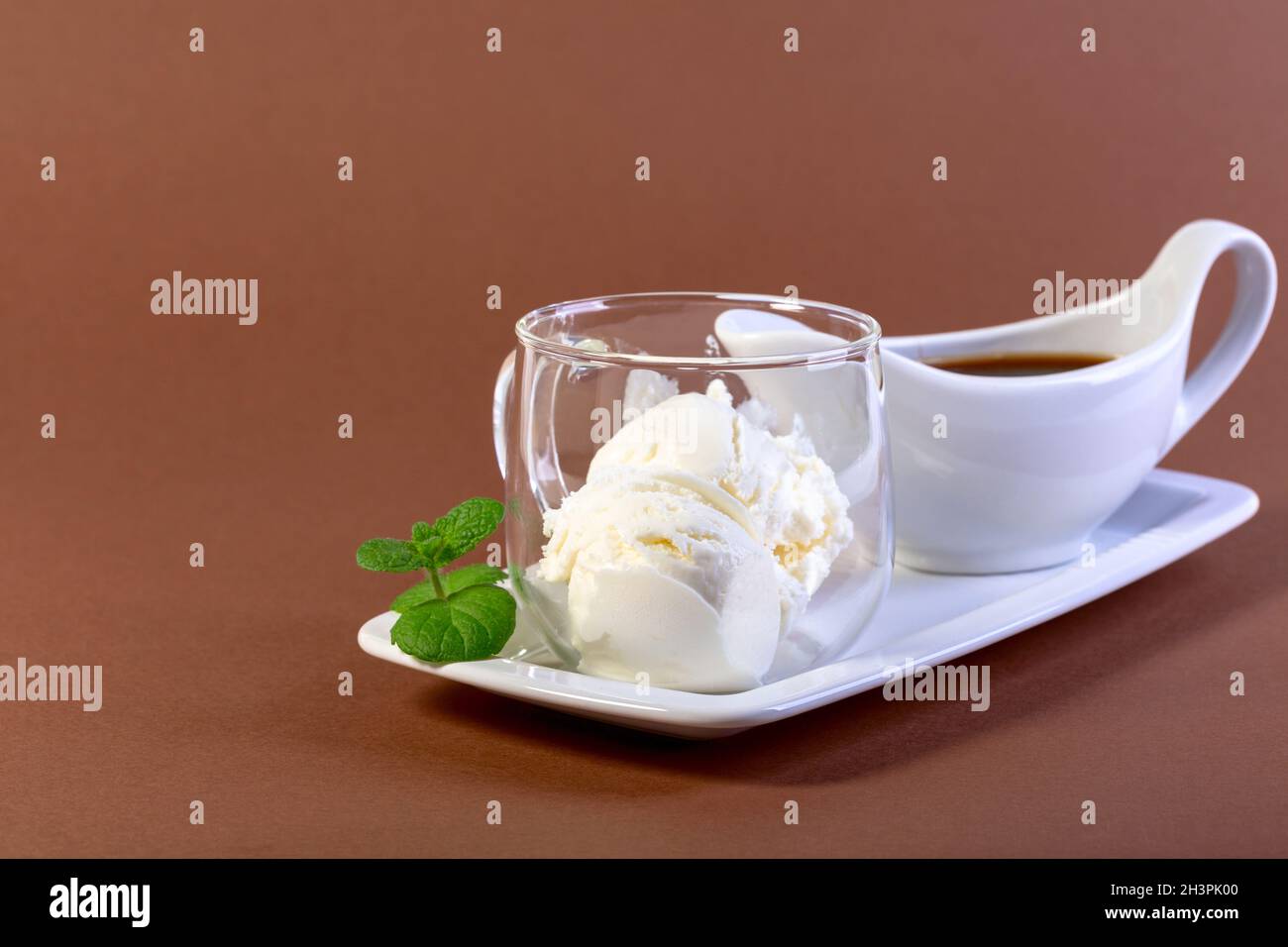 Café à l'affogato avec espresso et glace. Banque D'Images
