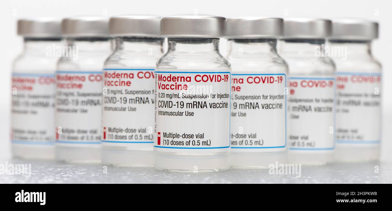 Flacons originaux avec vaccin contre le virus Covid-19 Banque D'Images