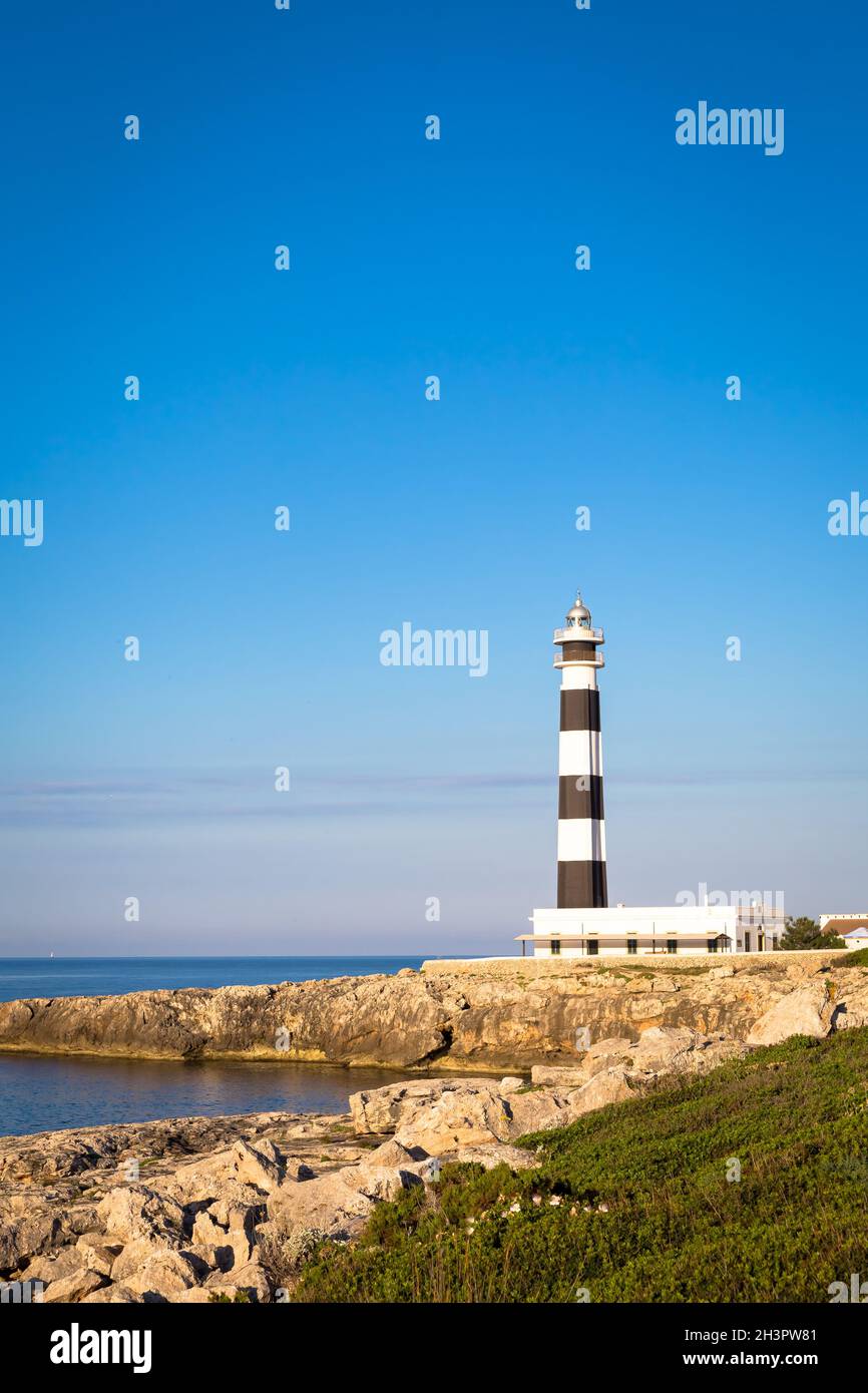 Magnifique phare d'Artrutx au coucher du soleil à Minorque, Espagne Banque D'Images