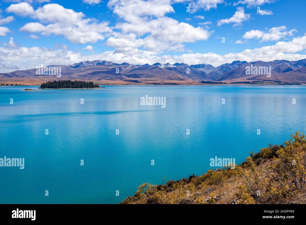 Vue panoramique sur le lac coloré Tekapo en Nouvelle-Zélande Banque D'Images