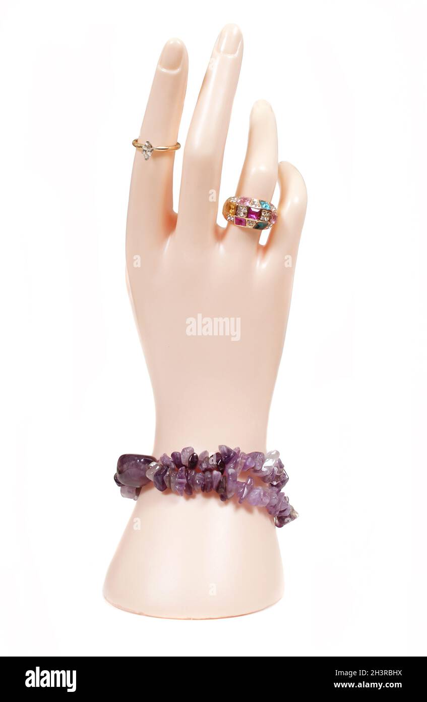 Bijoux sur main mannequin Banque D'Images