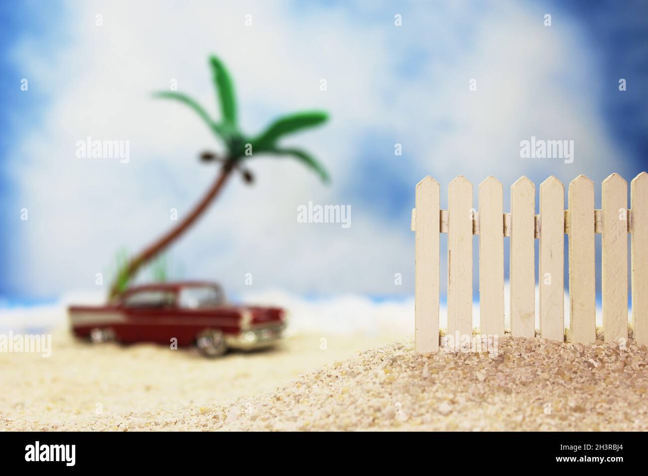 Plage tropicale avec Fence Banque D'Images