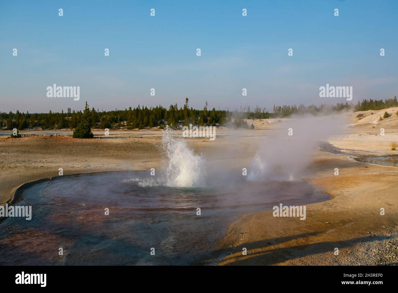 Paysages de Yellowstone | célèbre source chaude de Yellowstone avec eau bouillante | Parc national de Yellowstone (États-Unis) Banque D'Images