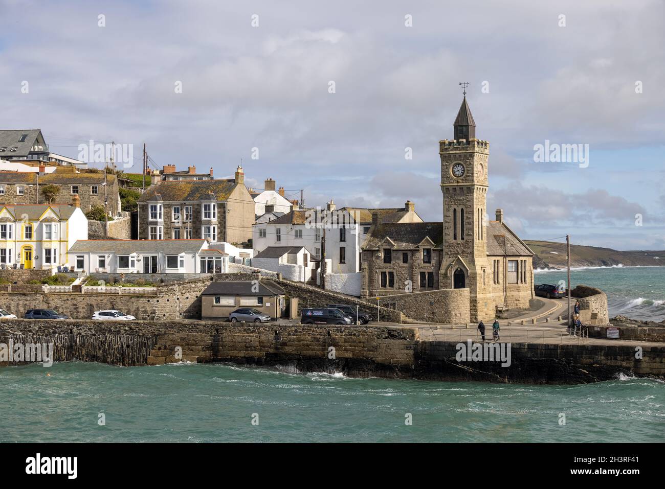 PORTHLEVEN, CORNWALL, Royaume-Uni - MAI 11 : Tour de l'horloge de l'Institut Bickford-Smith à Porthleven, Cornwall, le 11 mai 2021.Unident Banque D'Images