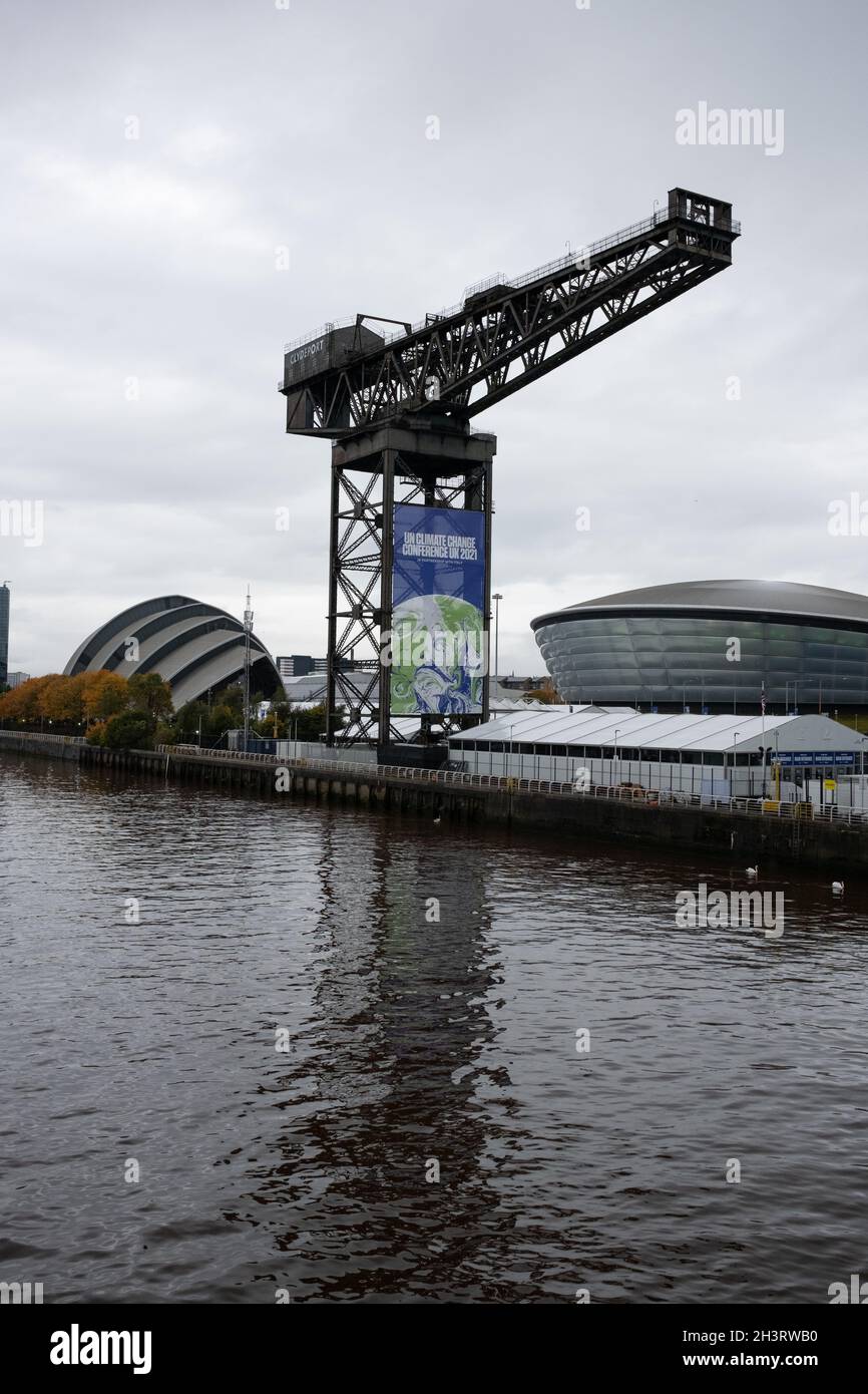 Glasgow, Royaume-Uni.Extérieur des lieux de la 26e Conférence des Nations Unies sur les changements climatiques, connue sous le nom de COP26, à Glasgow, au Royaume-Uni, le 30 octobre 2021.Crédit photo : Jeremy Sutton-Hibbert/Alay Live News. Banque D'Images