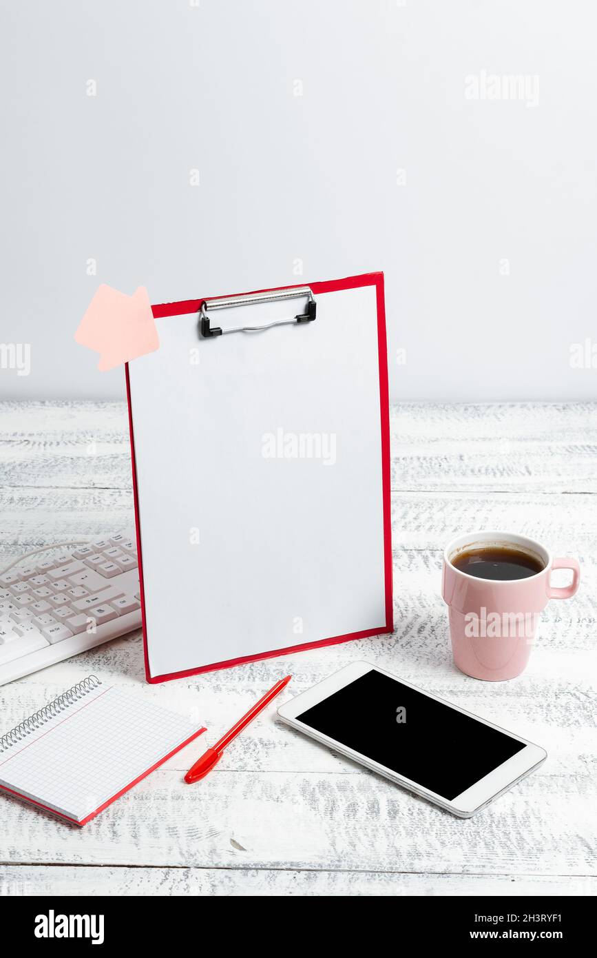 Taper de nouvelles idées écrire des notes importantes voix appels vidéo technologie de communication Internet navigation connexion globale Réf. Chaud Banque D'Images