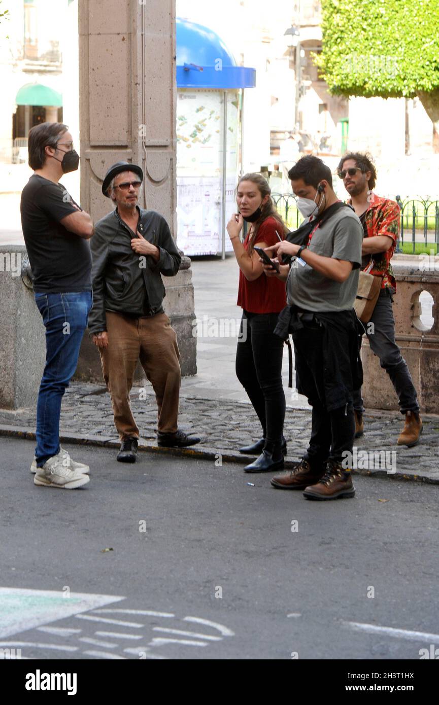 Non exclusif: MORELIA, MEXIQUE - 27 OCTOBRE 2021: Le réalisateur Léos Carax arrive au tapis rouge de la cérémonie d'ouverture du 19e film Morelia Fes Banque D'Images