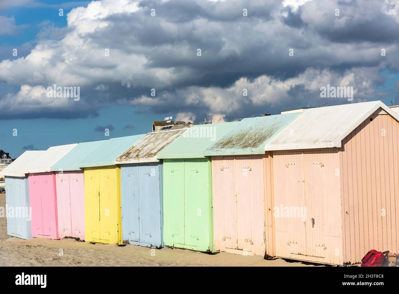 Cabines de plage colorées à Berck-Plage.Opal Coast, France Banque D'Images