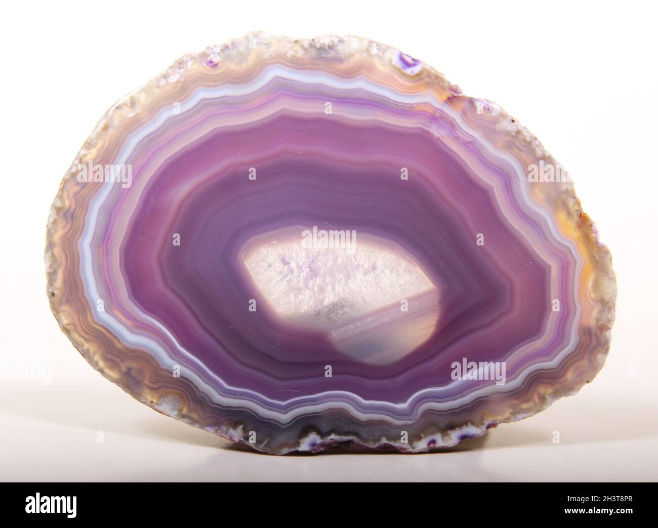 Roche minérale sur fond blanc Banque D'Images