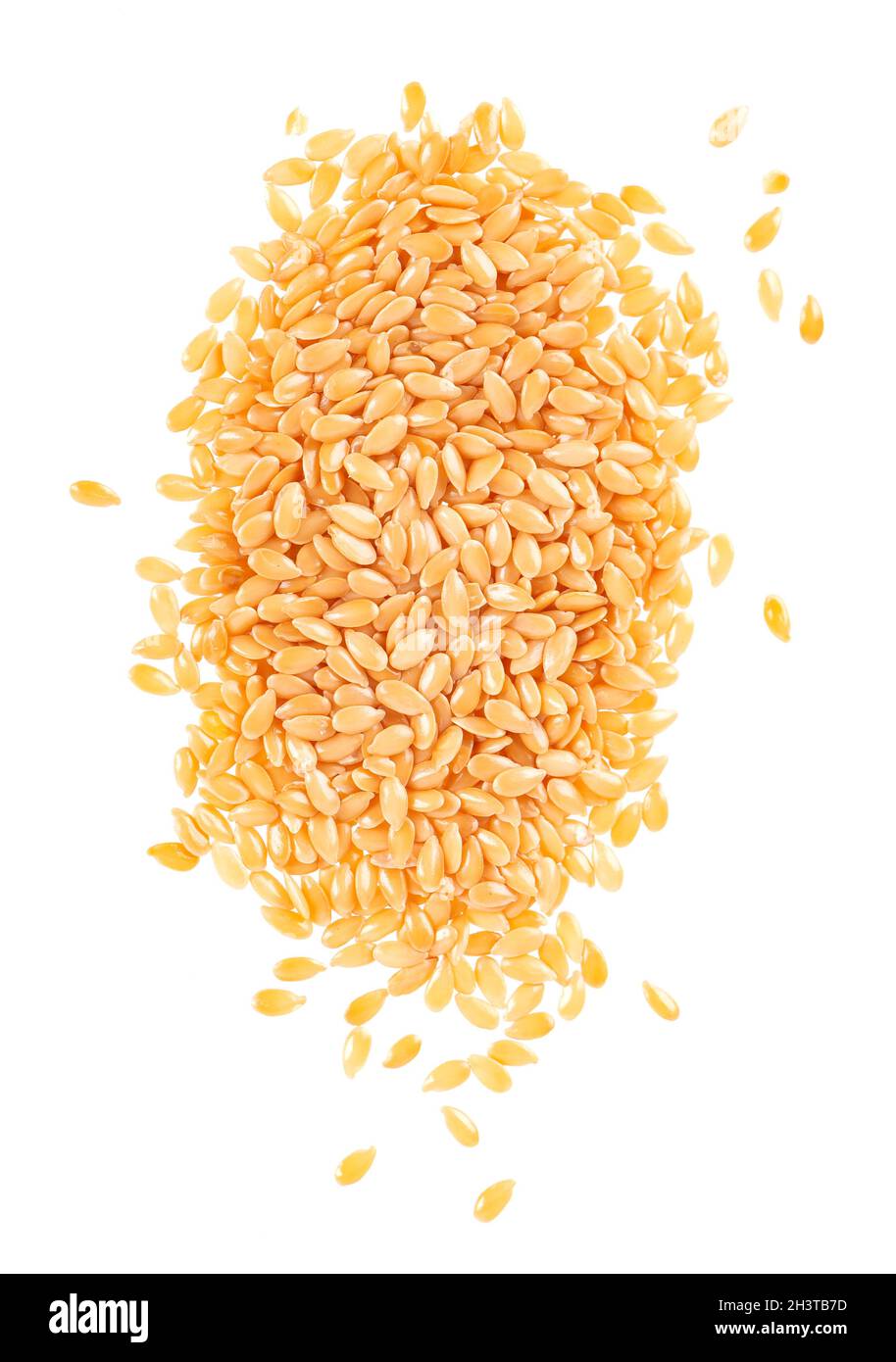 Graines de lin doré isolées sur fond blanc.Tas de graines de lin ou de lin sèches.Vue de dessus. Banque D'Images
