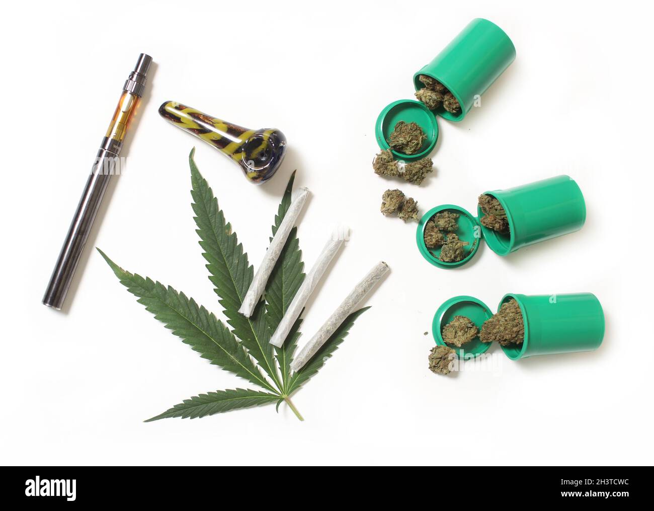 Mentions légales bourgeons de marijuana et fleurs de chanvre du CBD avec feuille verte Banque D'Images