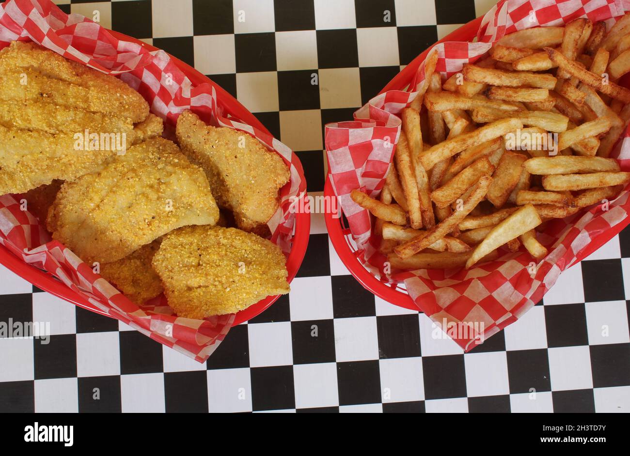 Filets de poisson-chat frit dans le restaurant Rural Cafe Banque D'Images