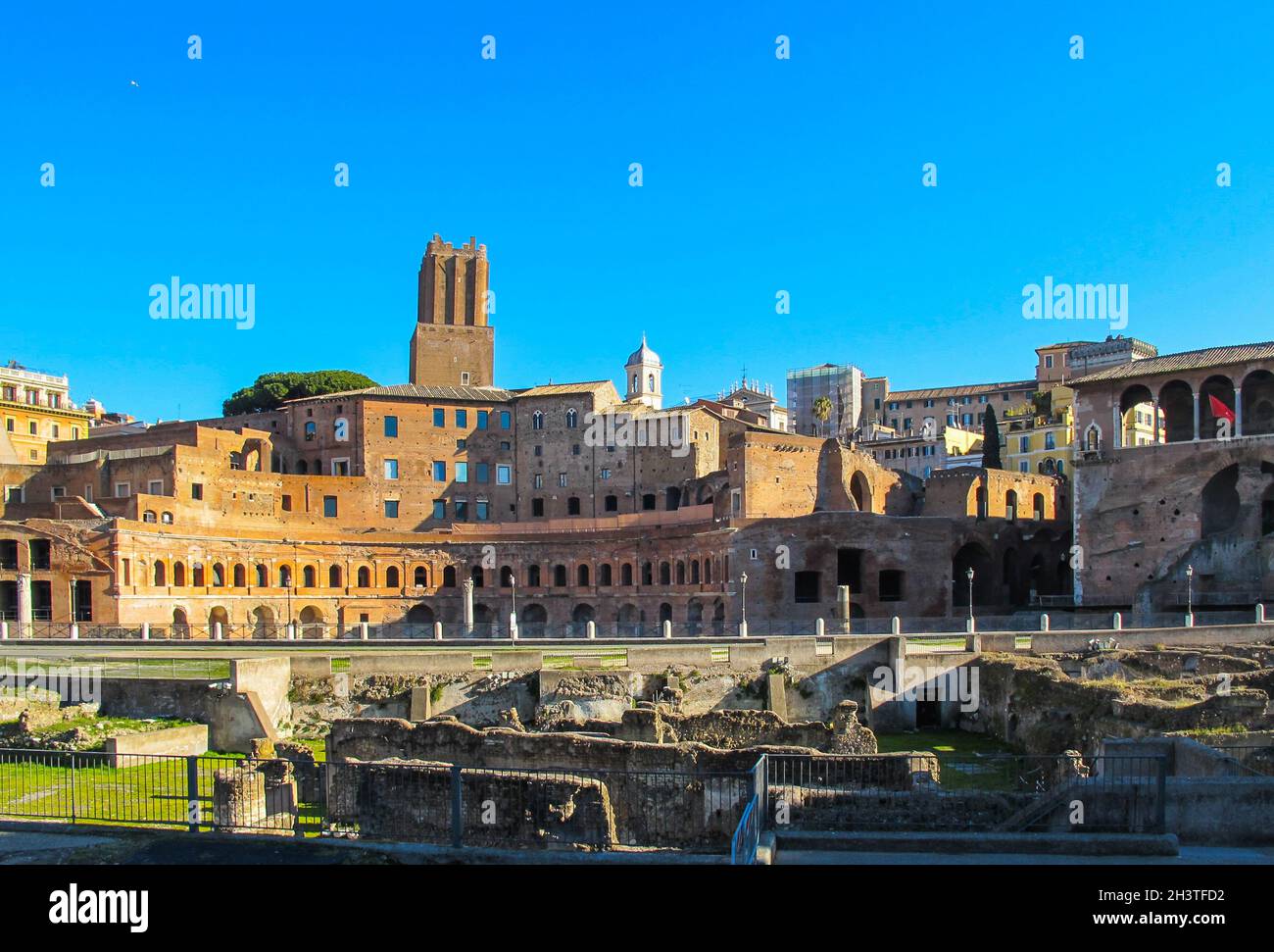 Ruines romaines du Forum de Trajan, du marché de Trajan et de la Tour de la Milice en hiver 2012.Rome Italie Banque D'Images