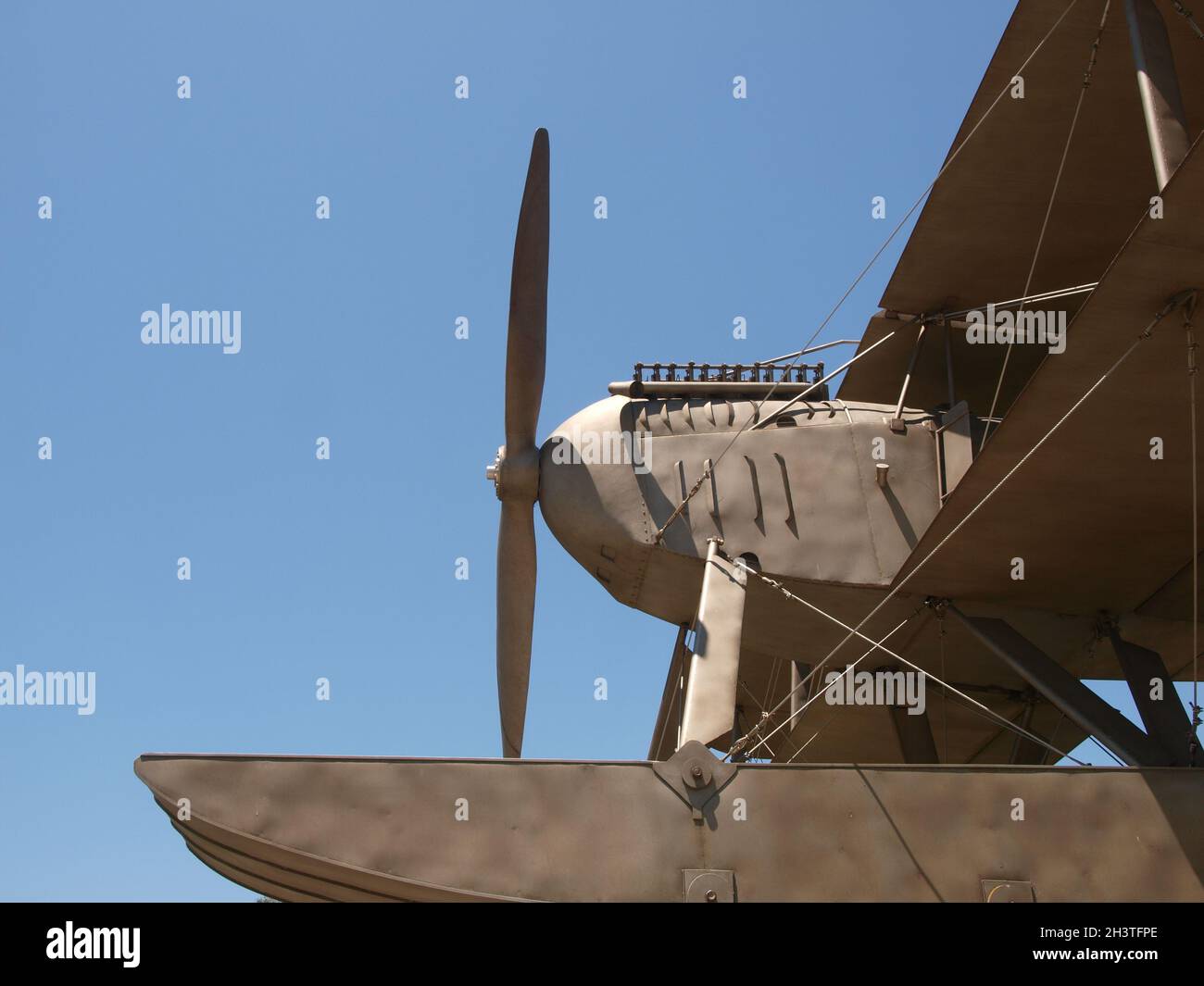 Ancien avion dans le parc Belem de Lisbonne - Portugal Banque D'Images