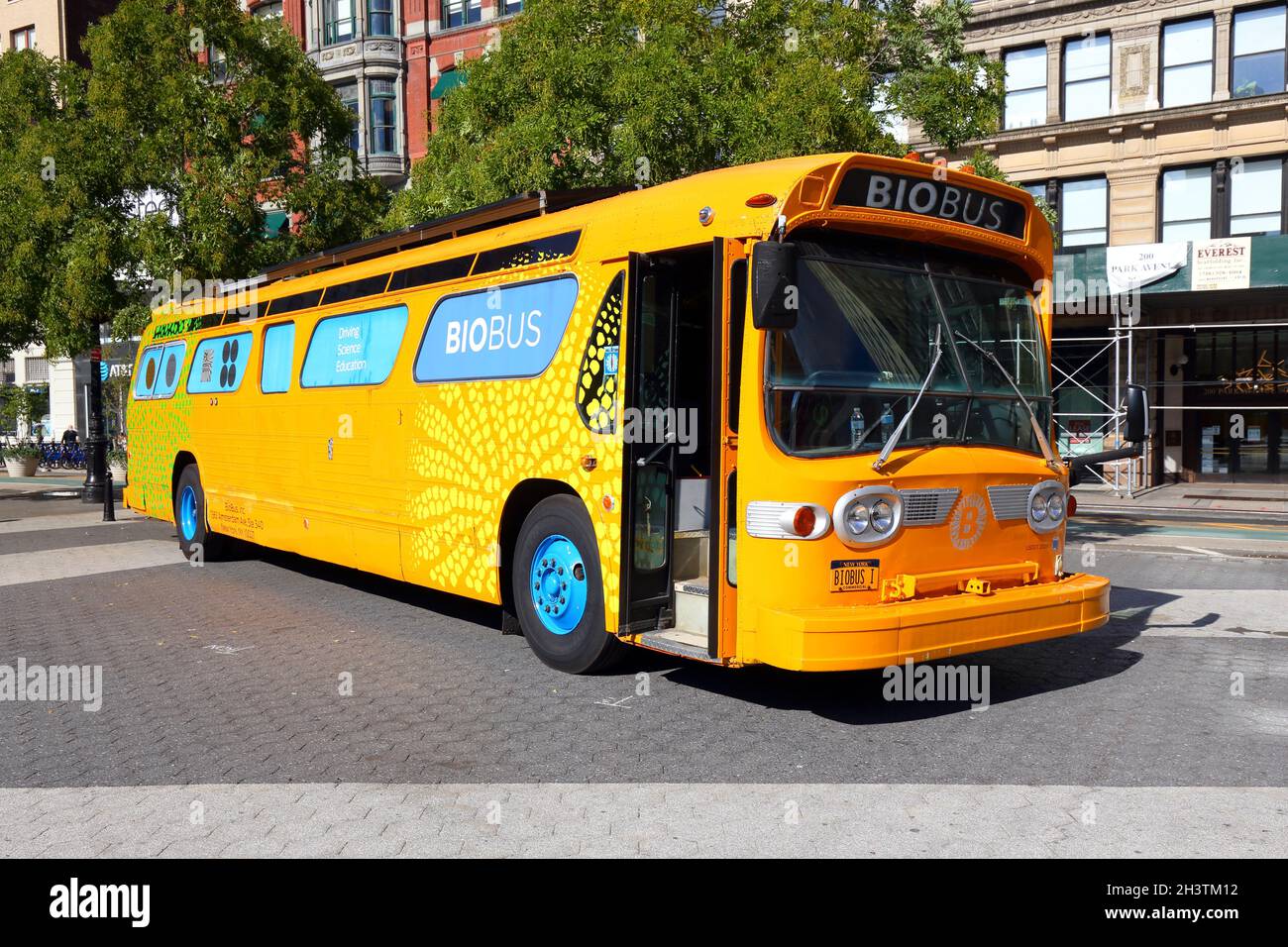 Biobus, un laboratoire scientifique d'école mobile avec des équipements alimentés par l'énergie solaire. Banque D'Images