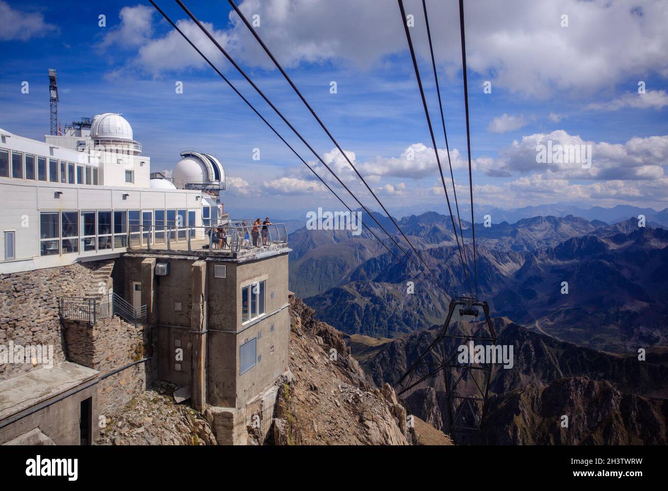 Pic du midi est un observatoire dans le Parc National des Pyrénées françaises.Il est accessible en téléphérique de la Mongie à une altitude de 2877 mètres. Banque D'Images