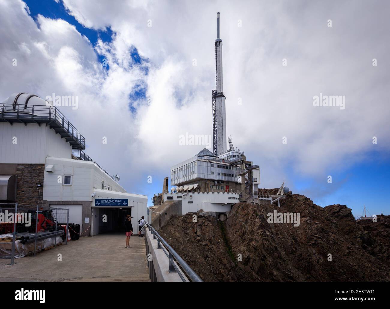 Pic du midi est un observatoire dans le Parc National des Pyrénées françaises.Il est accessible en téléphérique de la Mongie à une altitude de 2877 mètres. Banque D'Images