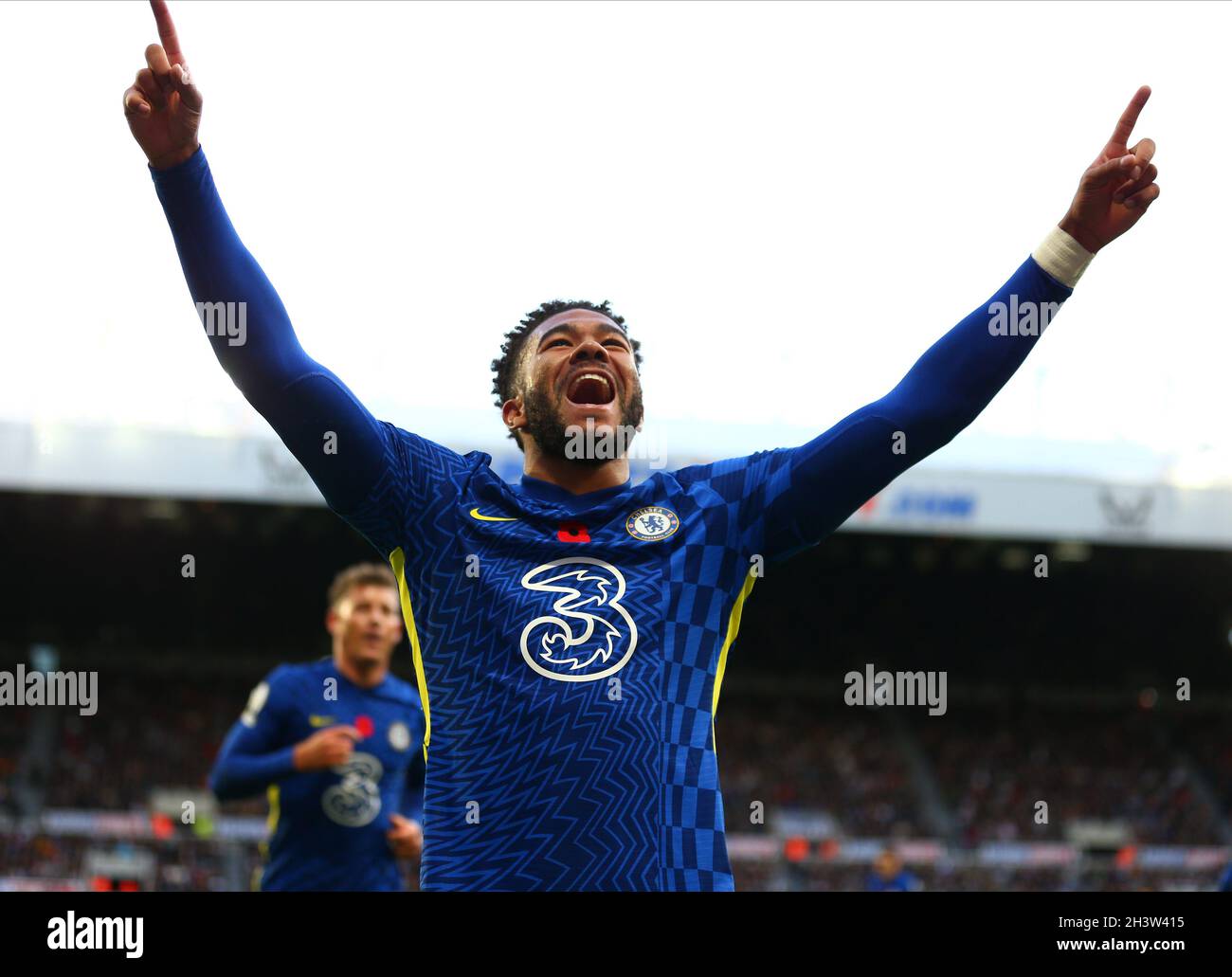 30 octobre 2021 ; St James Park, Newcastle upon Tyne, Angleterre ; EPL Premier League football, Newcastle United versus Chelsea ; Reece James de Chelsea fête après sa création en 2-0 à Chelsea, à la 77e minute Banque D'Images