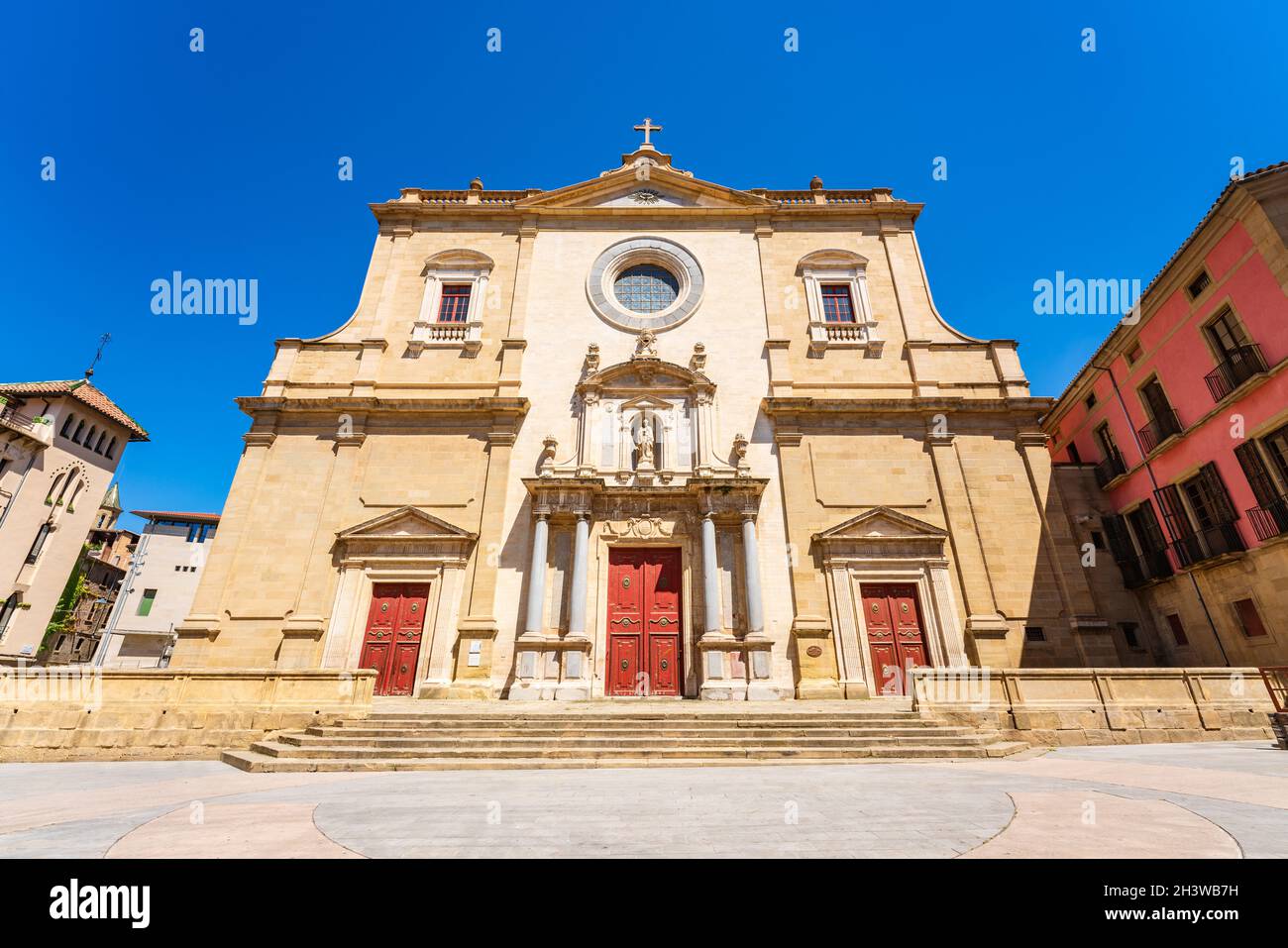 Vue à angle bas de la cathédrale Saint-Pierre de Vic, Espagne Banque D'Images