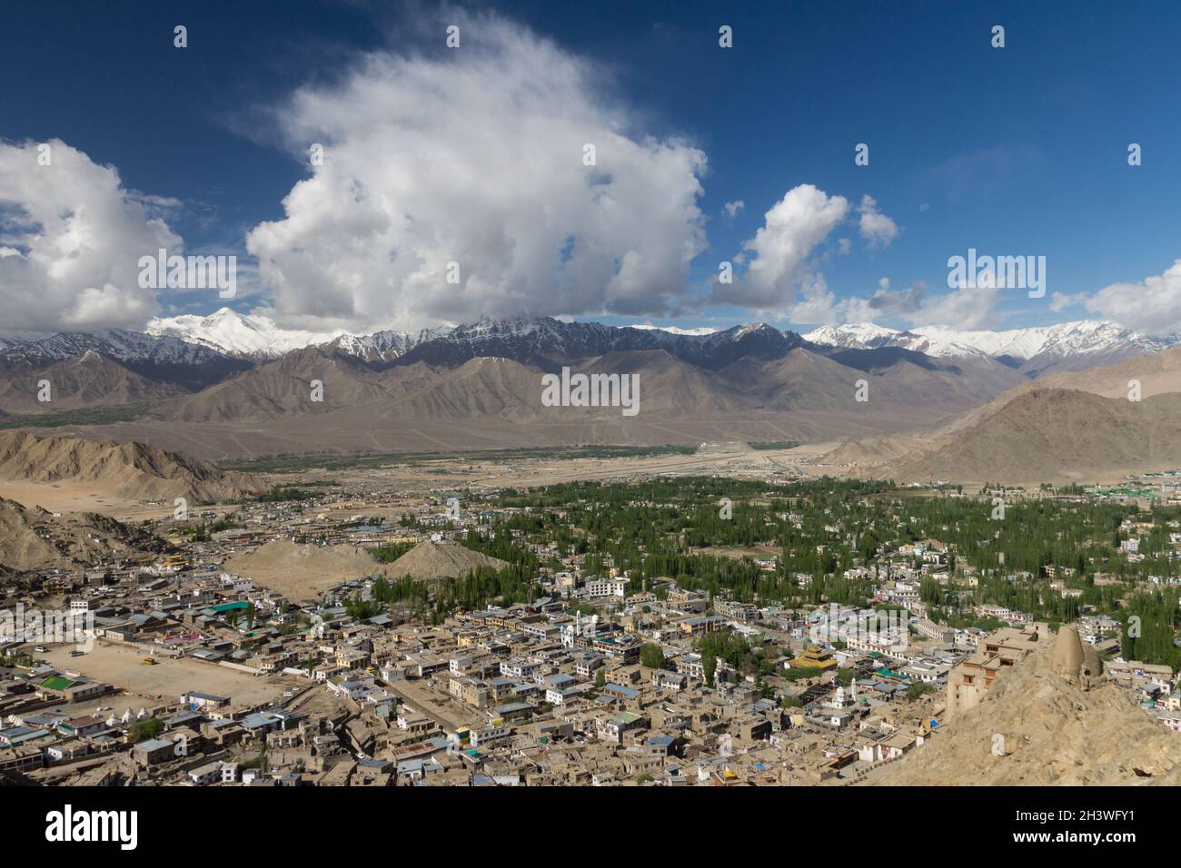 Leh ville de Ladakh - vue de Namgyal Tsemo Banque D'Images