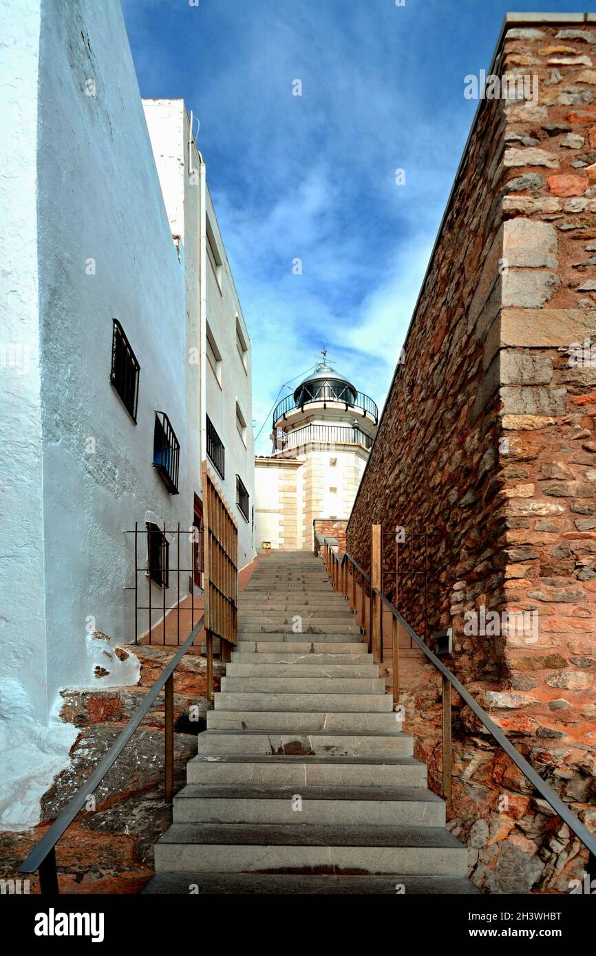 Ruelle étroite au phare de Peniscola, Castellon - Espagne Banque D'Images