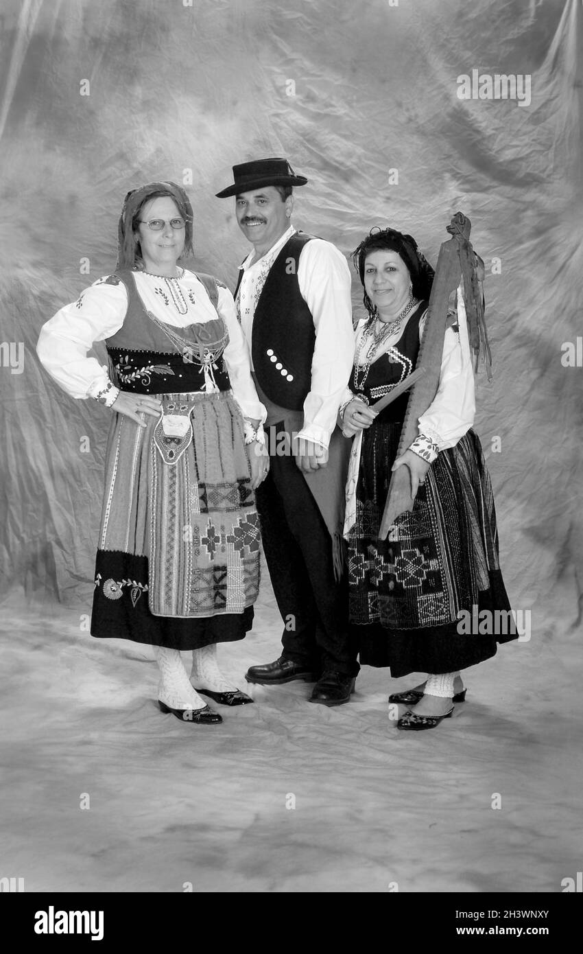Danseurs folkloriques dans le costume traditionnel de la région d'Erin au Portugal. Banque D'Images