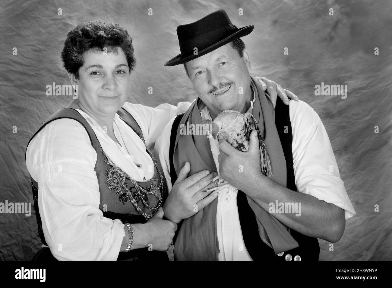 Danseurs folkloriques dans le costume traditionnel de la région d'Erin au Portugal. Banque D'Images