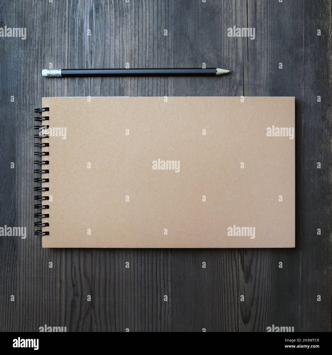 Carnet de croquis Kraft, crayon Banque D'Images