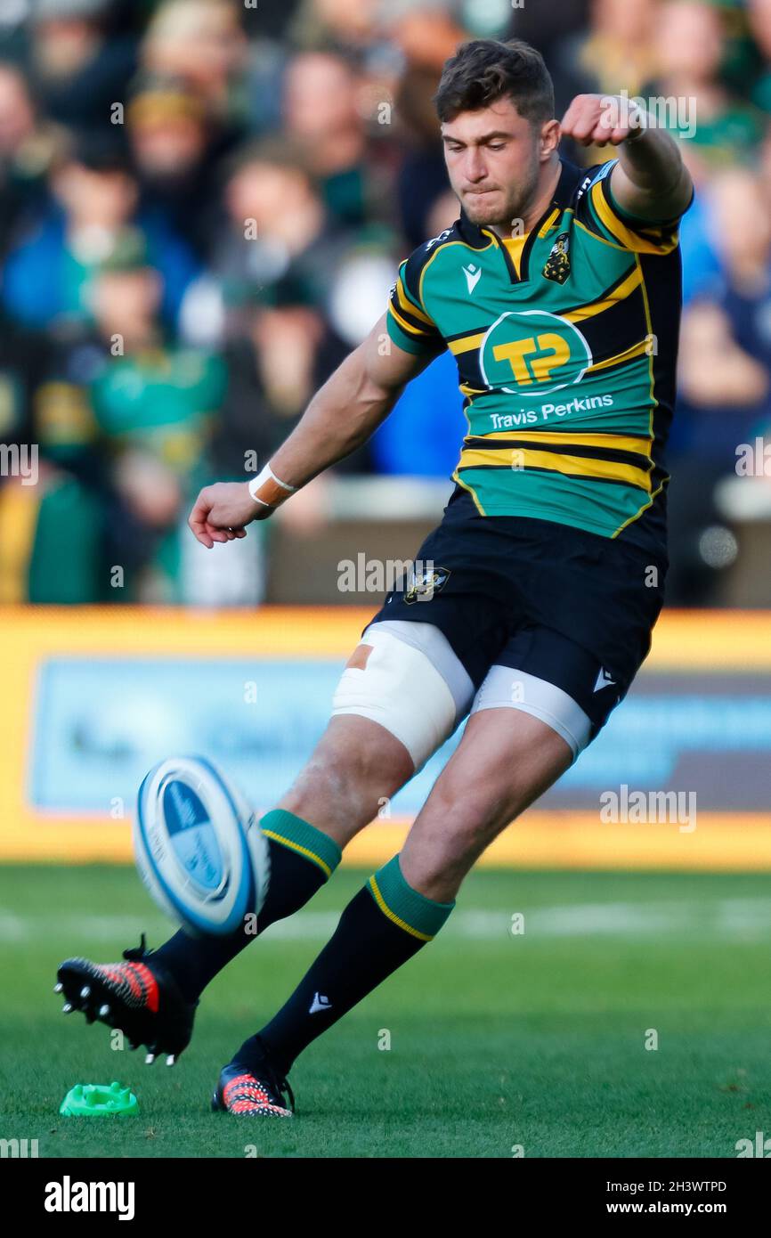 30 octobre 2021 ; Cinch Stadium at Franklin Gardens, Northampton, Angleterre ; Gallagher Premiership Rugby, Northampton Saints versus Leicester Tigers ; James Grayson of Northampton Saints Banque D'Images