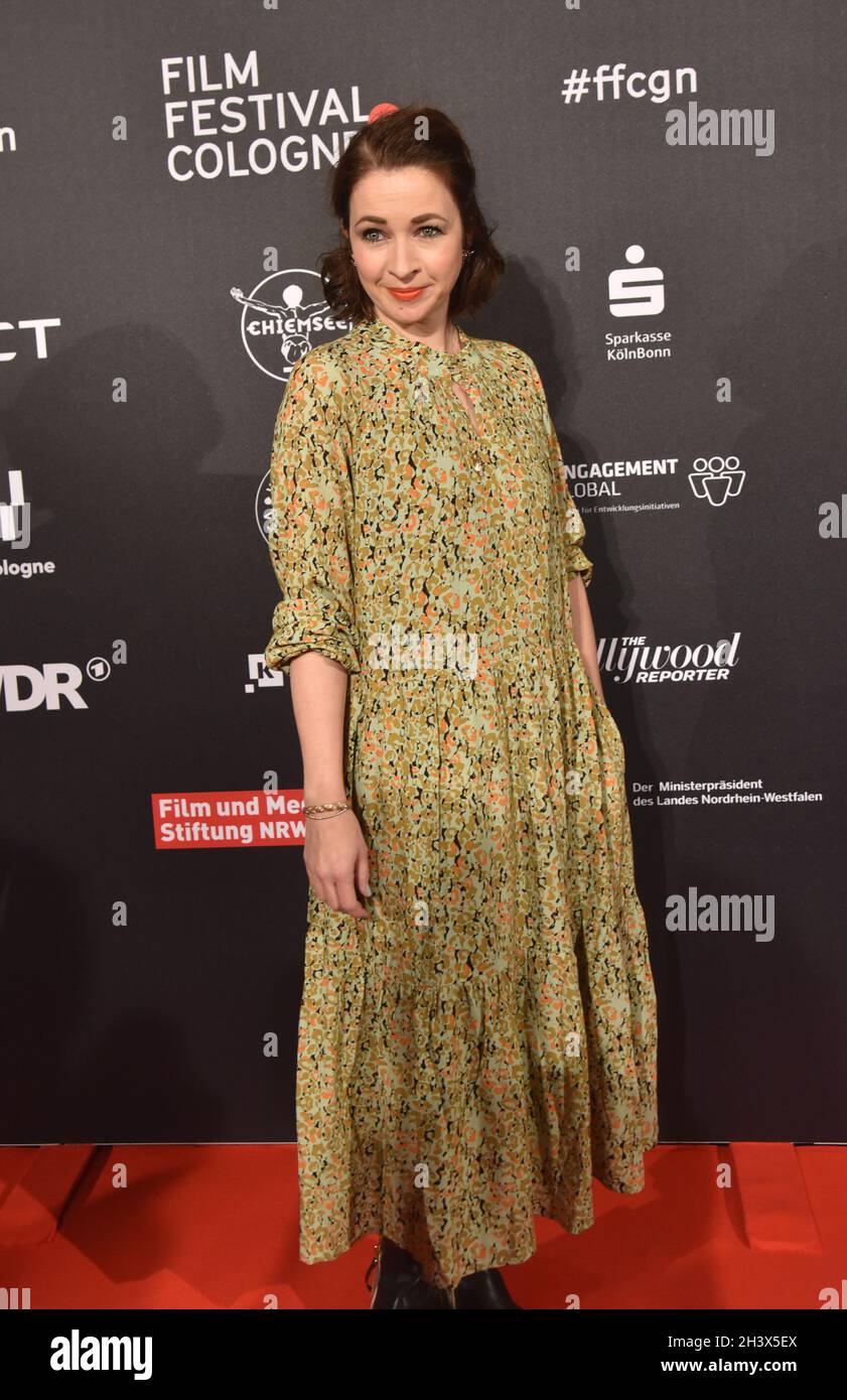 Cologne, Allemagne.28 octobre 2021.L'actrice Loretta Stern arrive au Festival du film cérémonie des prix de Cologne crédit: Horst Galuschka/dpa/Horst Galuschka dpa/Alay Live News Banque D'Images