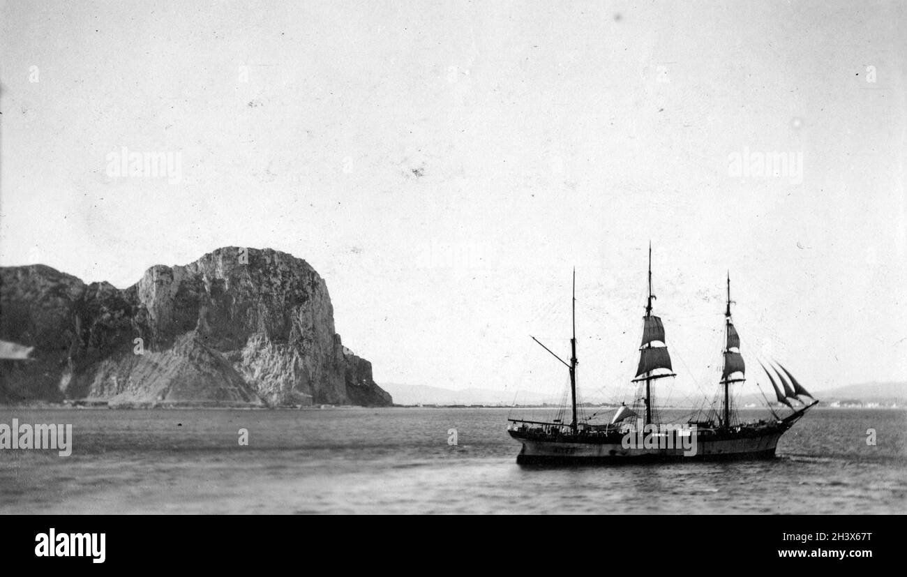Trois voiliers à voile à bord du Rocher de Gibraltar, 1909. Banque D'Images