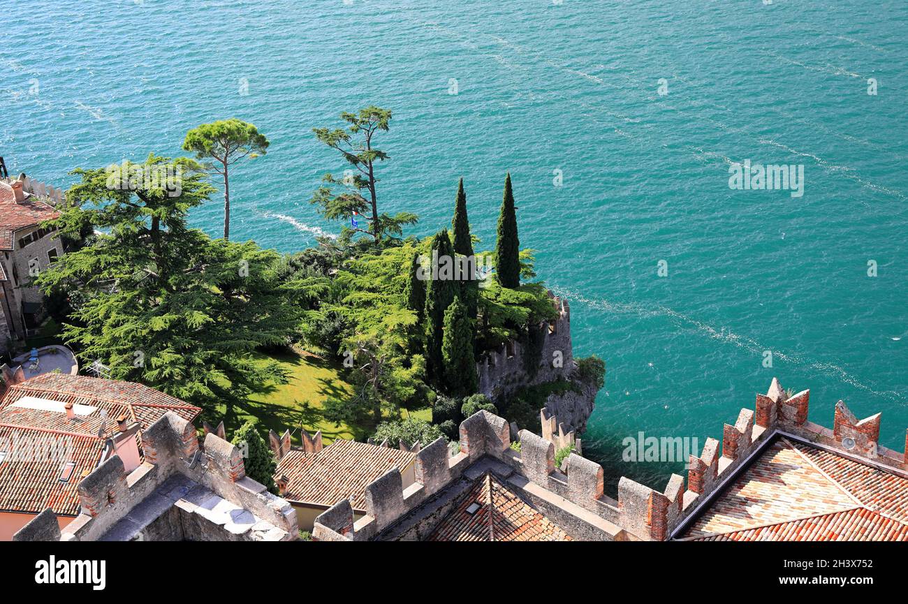 Château de Malcesine sur la rive est du lac de Garde.Lombardie, Nord de l'Italie, Europe. Banque D'Images